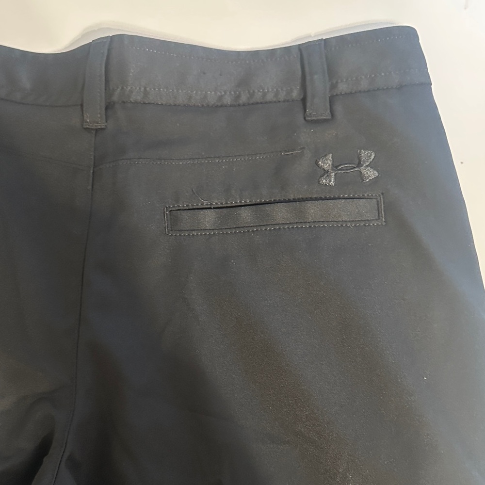 Under Armour Black Flat Front Men's Shorts - Picture 4 of 4